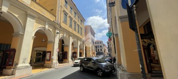 6 rooms Apartment in Imperia, Italy No. 286601 4