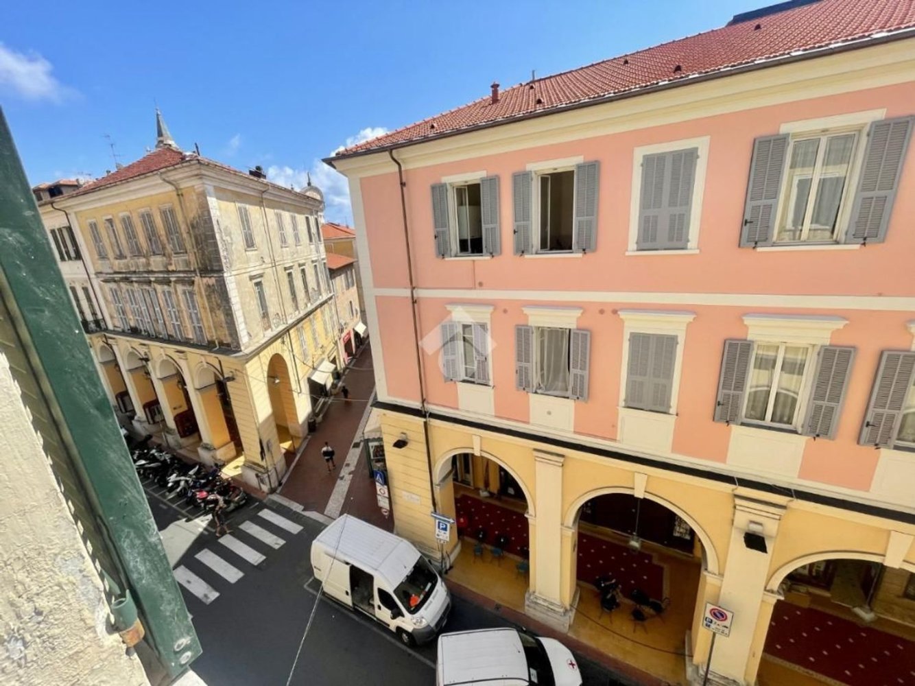 6 rooms Apartment in Imperia, Italy No. 286601