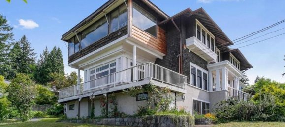 4 bedrooms House in British Columbia, Canada No. 196 5