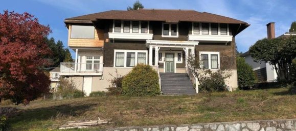 4 bedrooms House in British Columbia, Canada No. 196 11