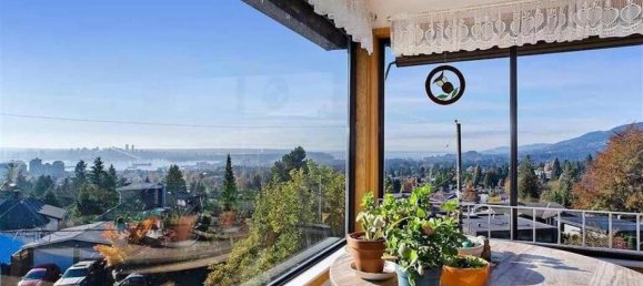 4 bedrooms House in British Columbia, Canada No. 196 7