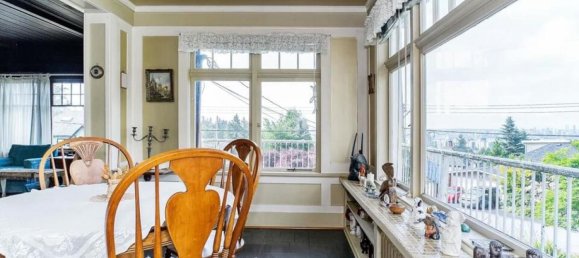 4 bedrooms House in British Columbia, Canada No. 196 12