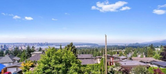 4 bedrooms House in British Columbia, Canada No. 196 4