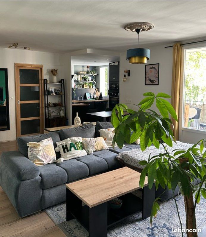 2 bedrooms Apartment in Villeurbanne, France No. 317621