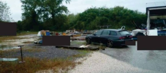 503m² Commercial property in Susegana, Italy No. 265632 2