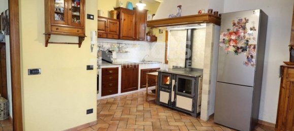 Квартира с 3 спальнями в Монтеварки, Италия № 215316 6