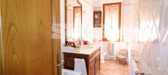 Квартира с 3 спальнями в Монтеварки, Италия № 215316 14