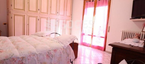 Квартира с 3 спальнями в Монтеварки, Италия № 215316 12