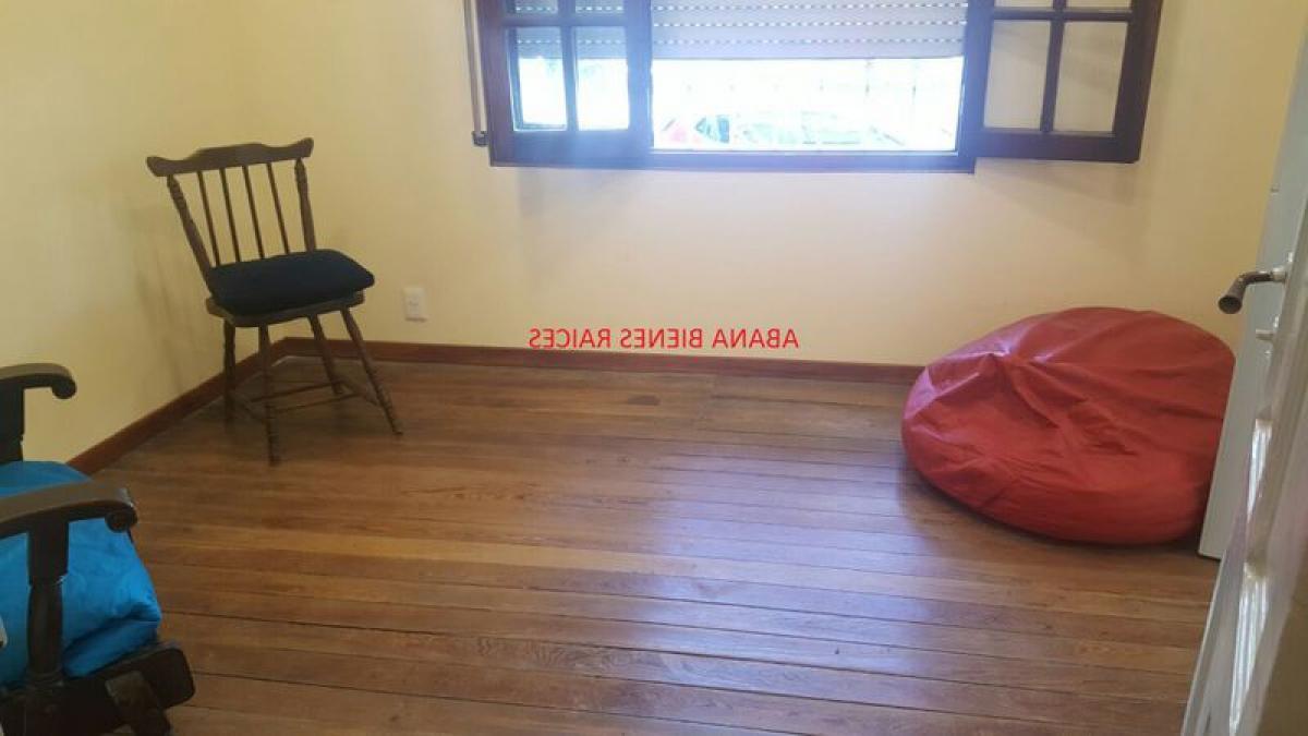 Casa de 3 dormitorios en Montevideo, Uruguay No. 9095