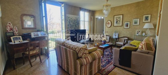 4 rooms Apartment in Lomagna, Italy No. 152486 2