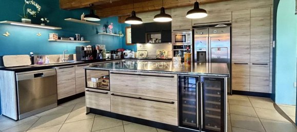 6 bedrooms Villa in Saint-Cezaire-sur-Siagne, France No. 322979 4