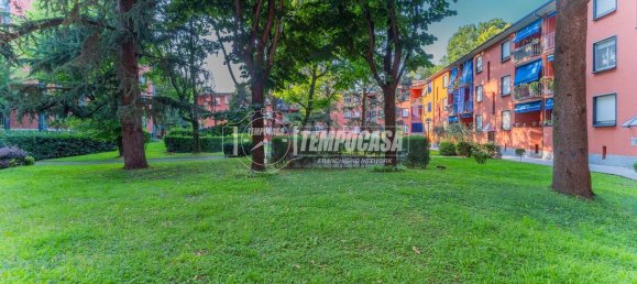 4-salle Appartement à Cinisello Balsamo, Italy No. 10536 23