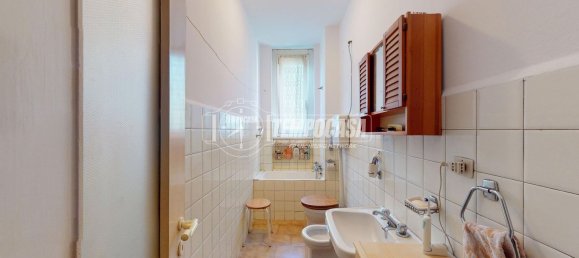 4-salle Appartement à Cinisello Balsamo, Italy No. 10536 15