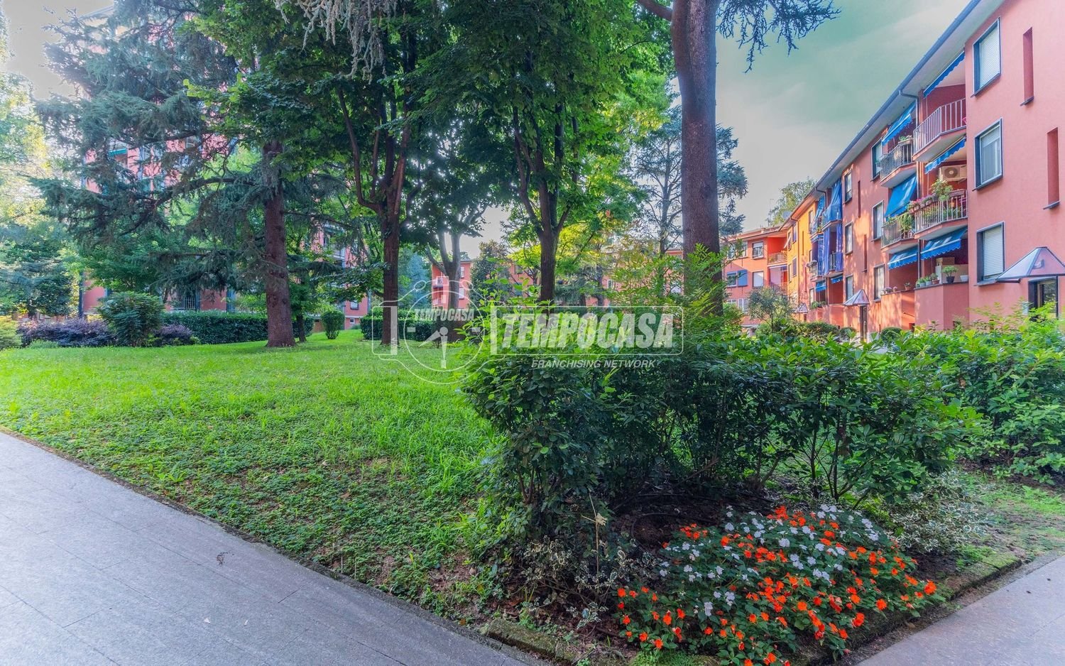 4-salle Appartement à Cinisello Balsamo, Italy No. 10536