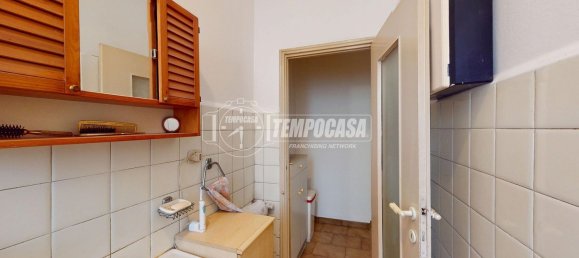 4-salle Appartement à Cinisello Balsamo, Italy No. 10536 16