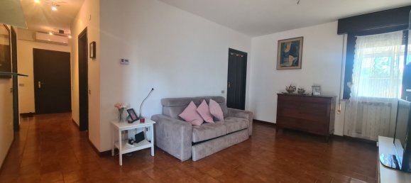 Квартира с 3 комнатами в Гаджано, Италия № 263947 3