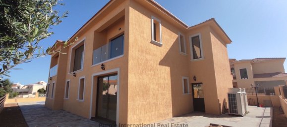 4 bedrooms Villa in Chloraka, Cyprus No. 5724 6