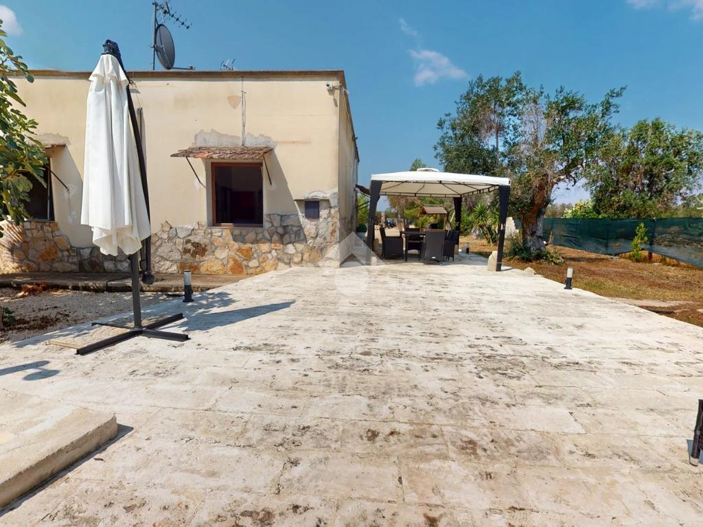 4 bedrooms Villa in Francavilla Fontana, Italy No. 377617