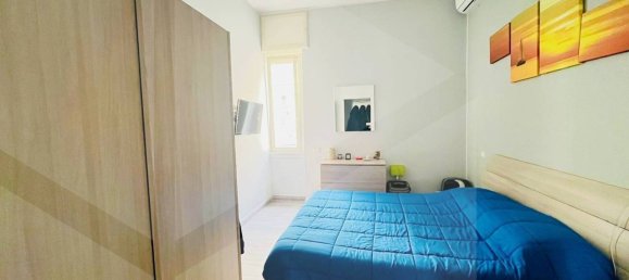 2 bedrooms Apartment in Naples, Italy No. 18925 6