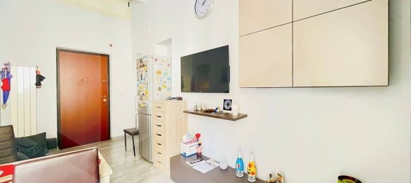 2 bedrooms Apartment in Naples, Italy No. 18925 3