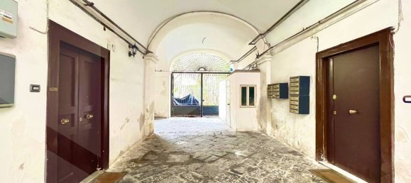 2 bedrooms Apartment in Naples, Italy No. 18925 4