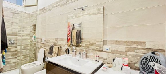 2 bedrooms Apartment in Naples, Italy No. 18925 5