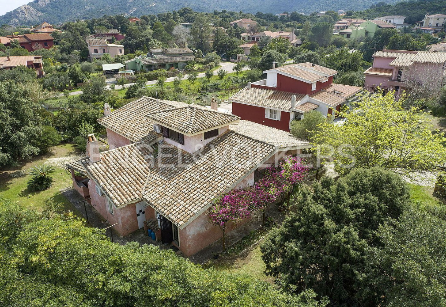 4 bedrooms Villa in Capoterra, Italy No. 64086