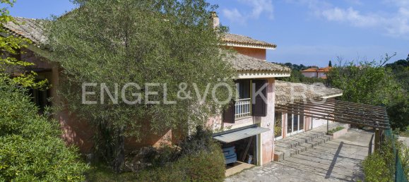 4 bedrooms Villa in Capoterra, Italy No. 64086 6