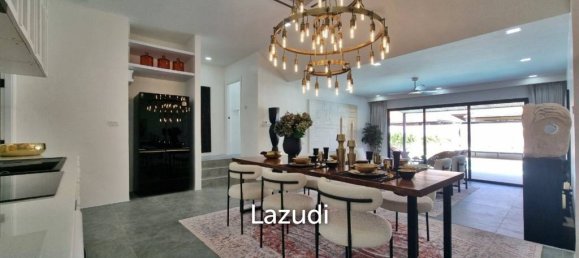 5 bedrooms Villa in Pattaya, Thailand No. 25498 3