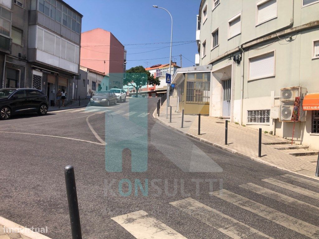 83m² Commercial property in Amadora, Portugal No. 231568