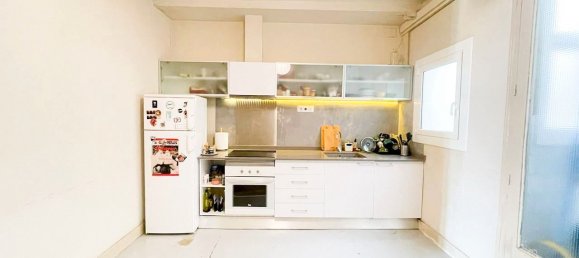 2 bedrooms Apartment in Ciutat Vella, Spain No. 114957 2