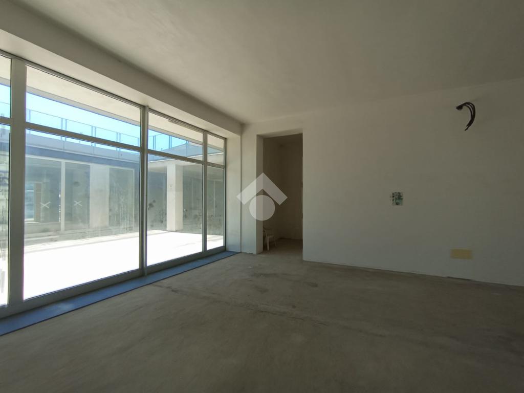 Коммерческая недвижимость с 1 комнатой в Козенца, Италия № 170480