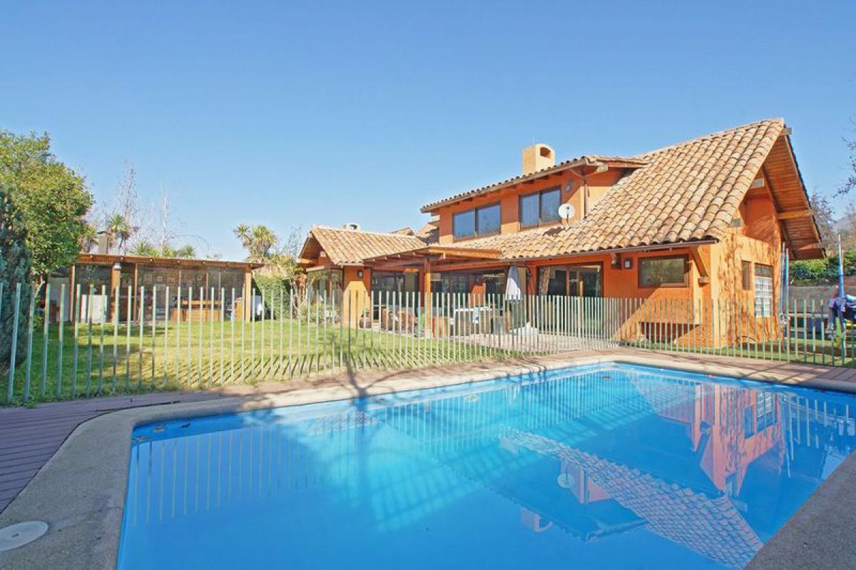 4 bedrooms House in Santiago, Chile No. 1541