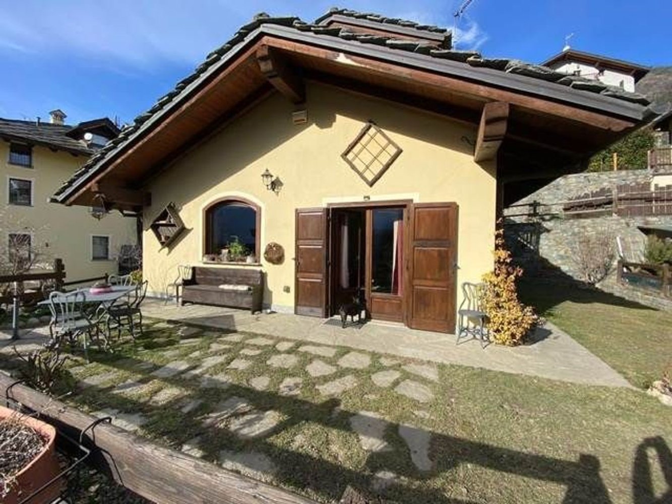 7 rooms Villa in Sarre, Italy No. 174465