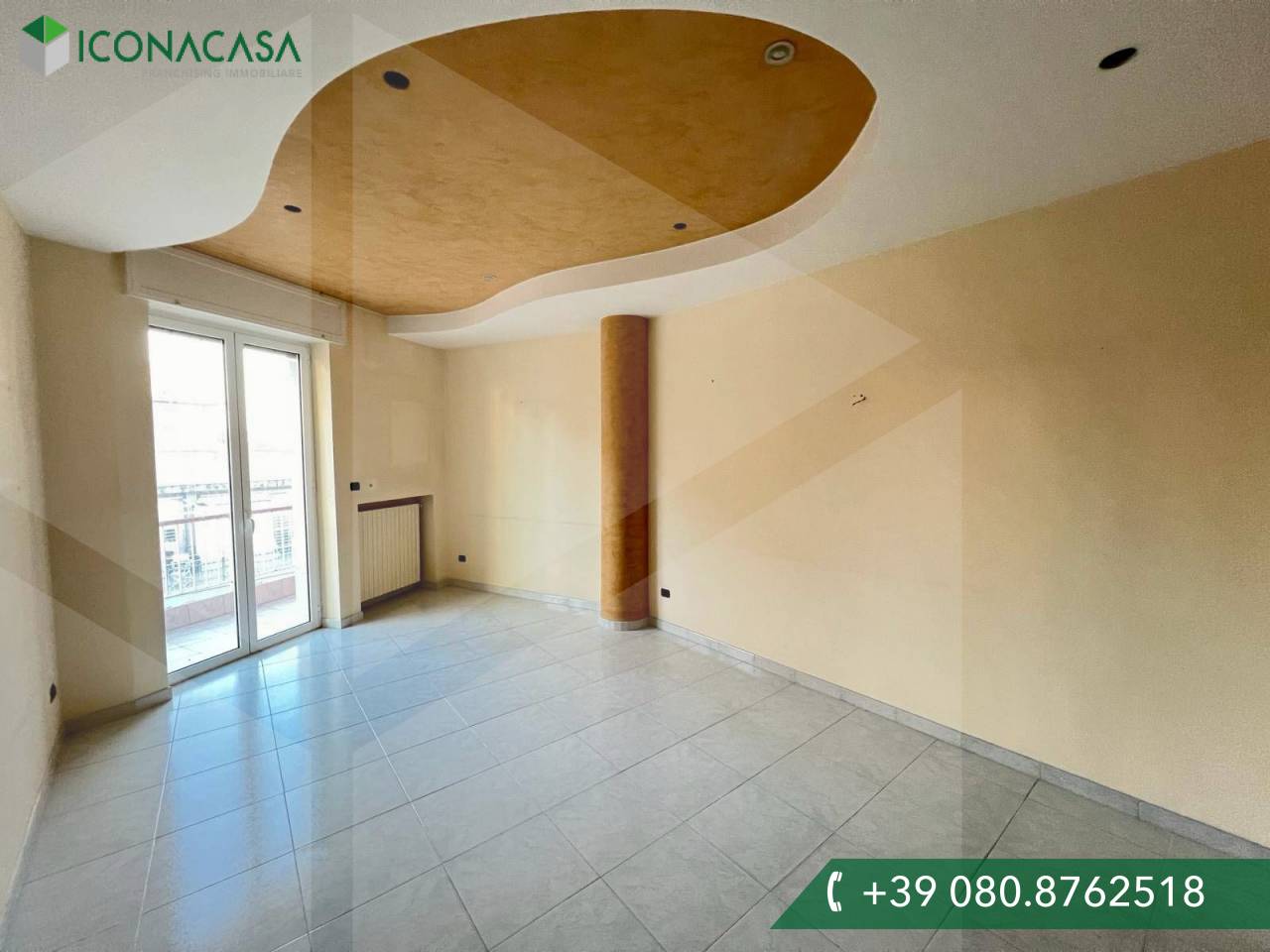 Apartamento de 3 divisões em Bari, Italy N.º 33868