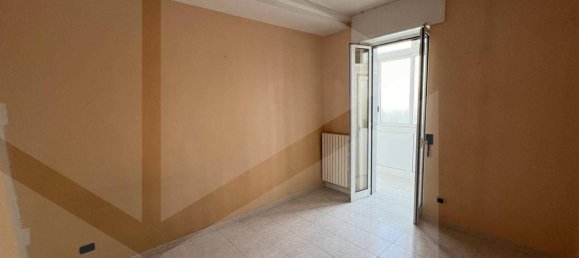 Apartamento de 3 divisões em Bari, Italy N.º 33868 18