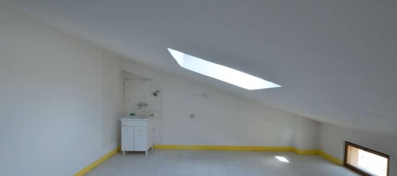 2-salle Appartement à Jesi, Italy No. 148205 8