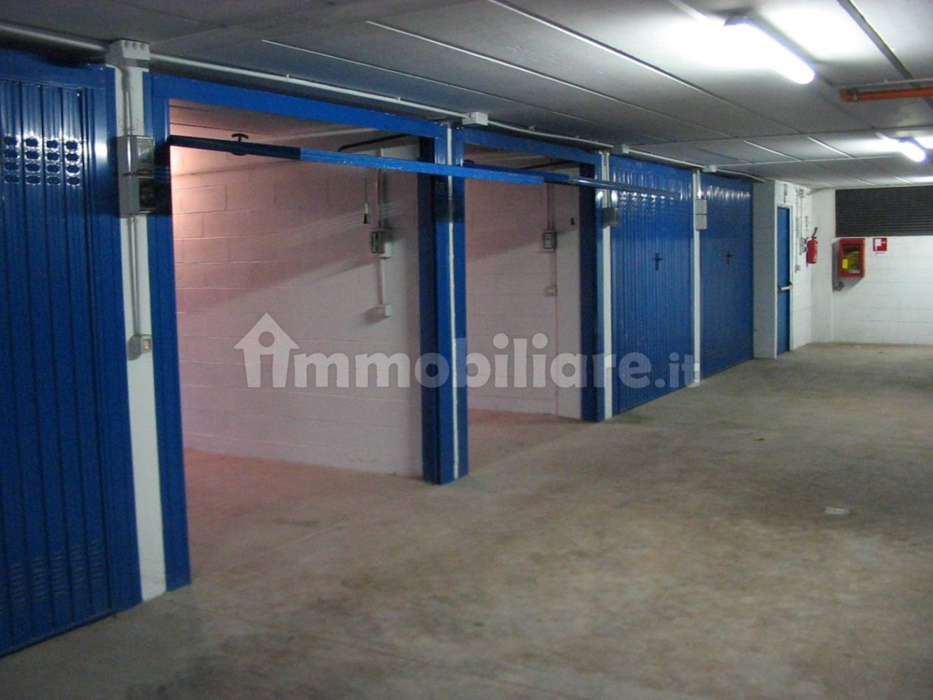 Garage in Genoa, Italy 16m², Nr. 256178