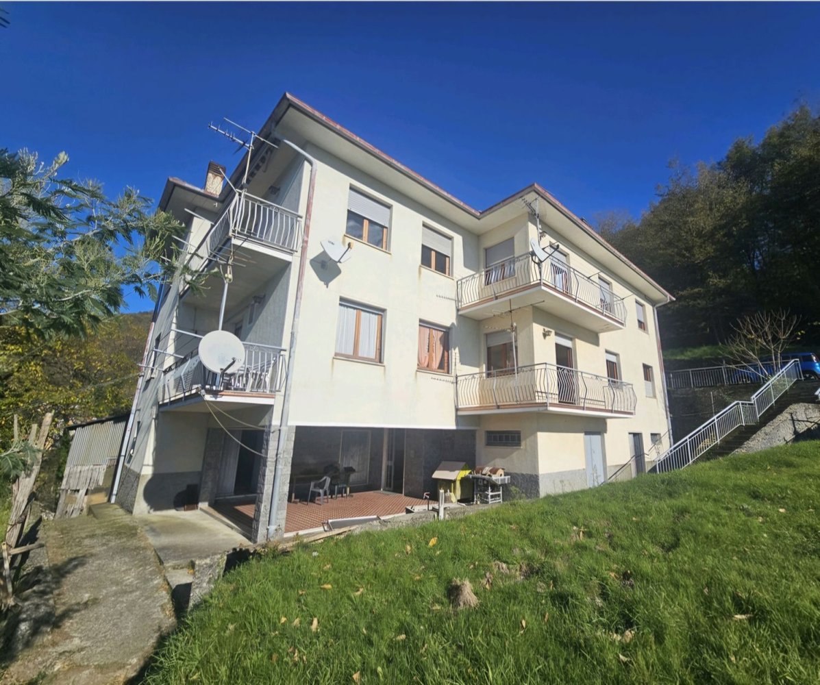 4 rooms Apartment in Neirone, Italy No. 271857