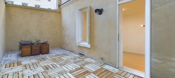 Studio in Paris, France No. 180059 4