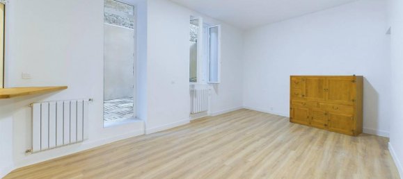 Studio in Paris, France No. 180059 18