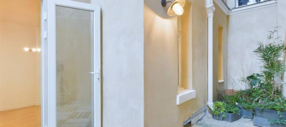 Studio in Paris, France No. 180059 5