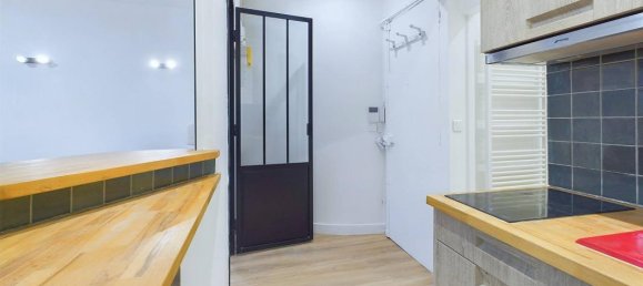 Studio in Paris, France No. 180059 11