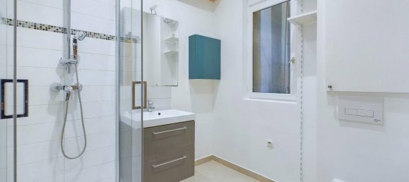 Studio in Paris, France No. 180059 24