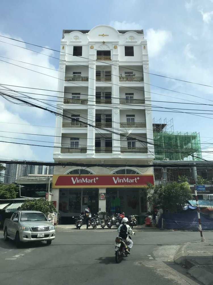 444m² House in District 7, Vietnam No. 13283