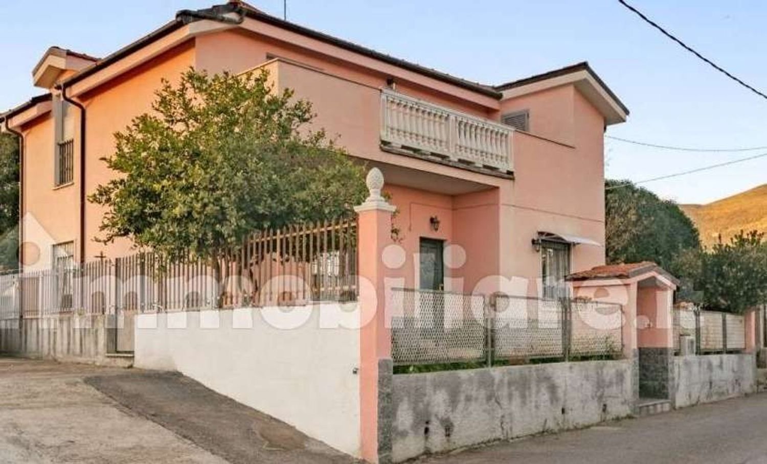9 rooms Villa in Ceriale, Italy No. 207844