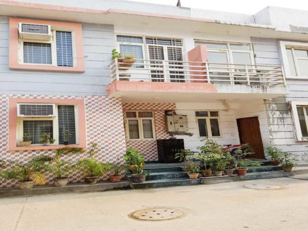3 bedrooms House in Noida, India No. 66705