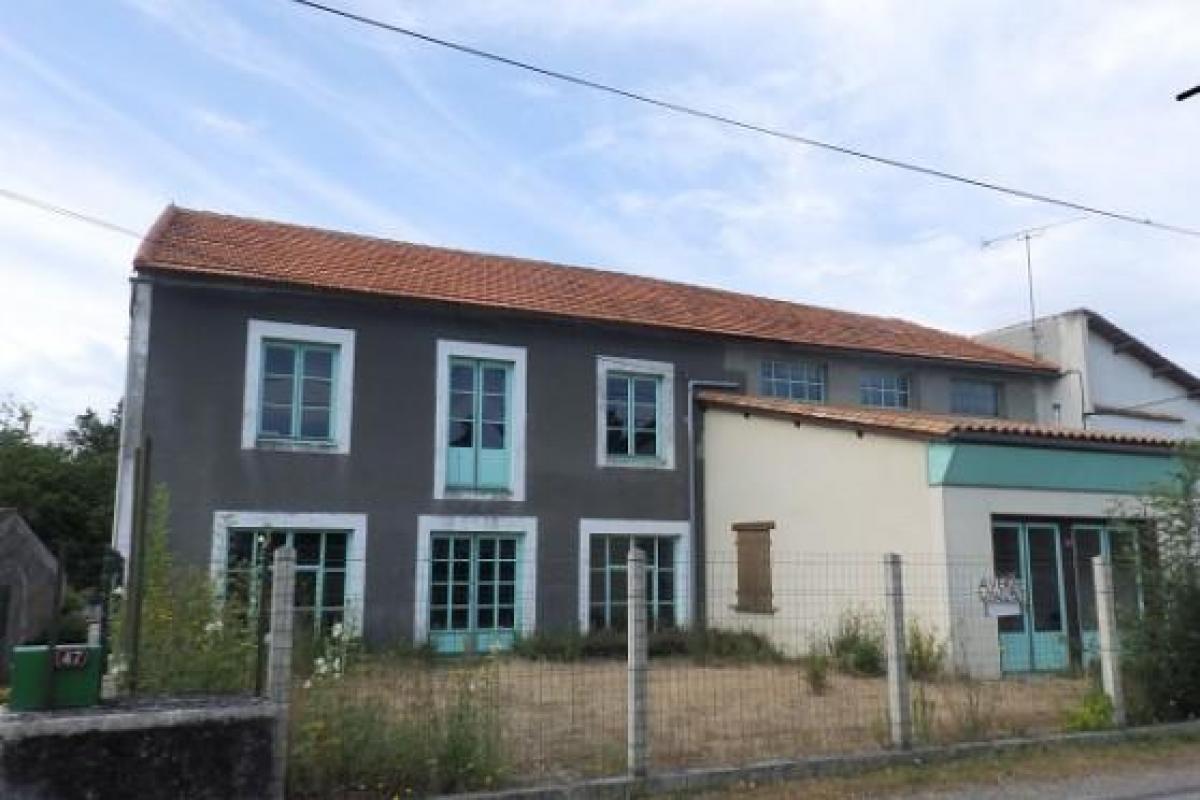 Terreno en Aigre, France No. 21431