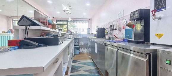 70m² Commercial property in Le Perreux-sur-Marne, France No. 173767 3