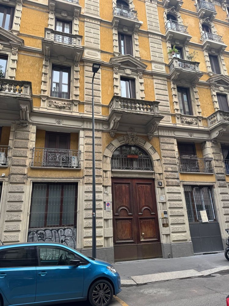 Квартира с 2 комнатами в Милан, Италия № 244005